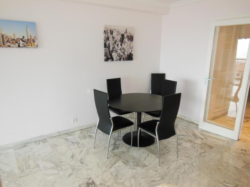 2, 3 And 4 Bedroom Sea View Forville Apartments 5 Mins From The Palais Cannes Room photo